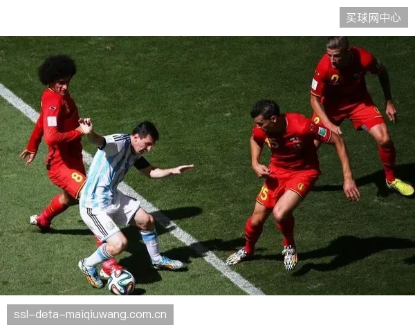 比利时凭借FIFA高排名锁定种子队席位,避免在小组赛阶段遭遇巴西、阿根廷等顶级强队。 比利时凭借FIFA高排名锁定种子队席位,避免在小组赛阶段遭遇巴西、阿根廷等顶级强队。
