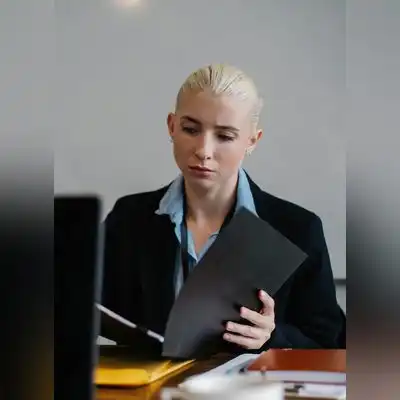 邱雅
